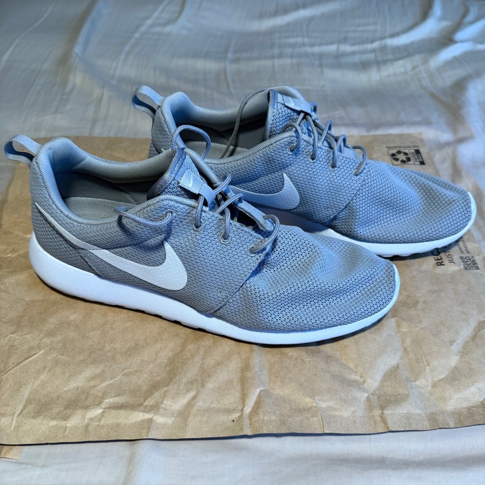 Nike Roshe Run Wolf Grey Sneakers